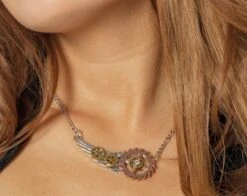 Ketting Met Steampunk-uitrusting
